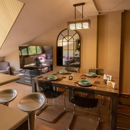 Inmobiliaria - Admite Mascotas Apartamento *